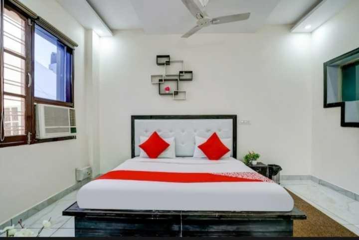 Hotel O Seventy Stay In Sohana Ngoại thất bức ảnh