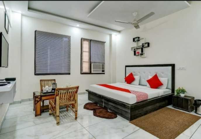 Hotel O Seventy Stay In Sohana Ngoại thất bức ảnh